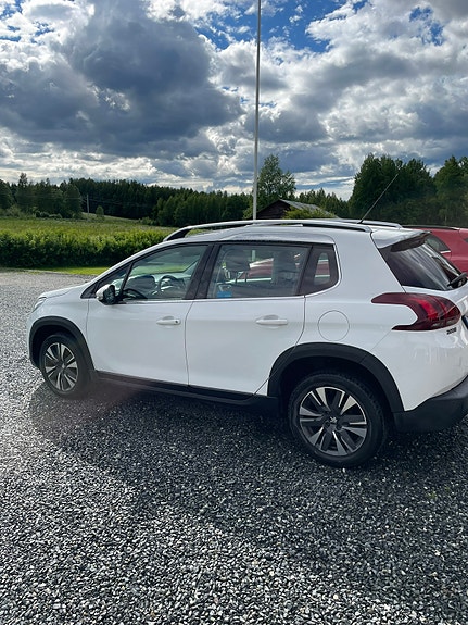 Peugeot 2008 3 of 5