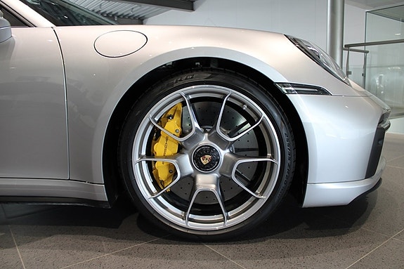 Porsche 911 8 of 27