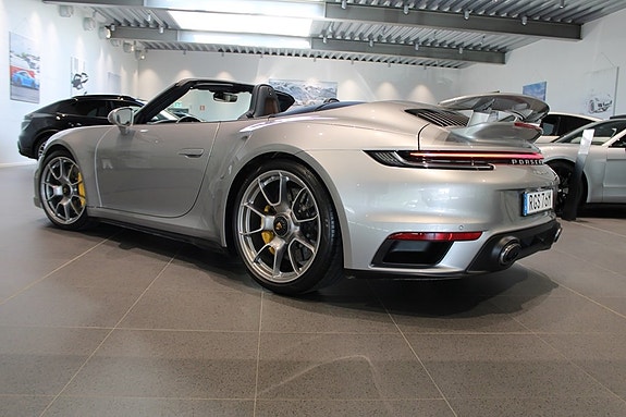 Porsche 911 2 of 5