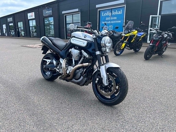 Yamaha MT-01 2 of 6