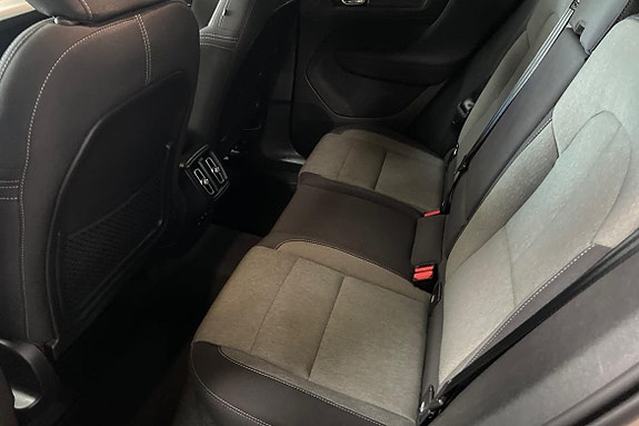 Volvo XC40 13 of 22