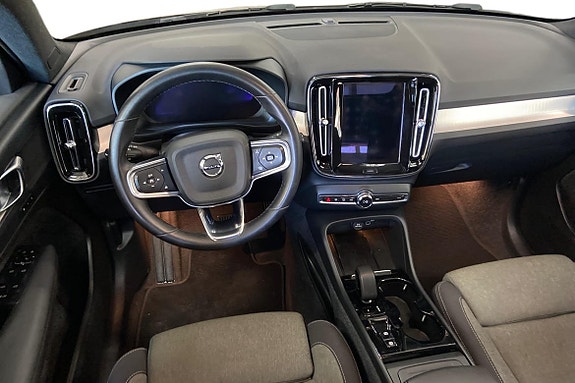 Volvo XC40 10 of 22