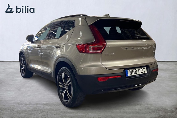 Volvo XC40 2 of 5