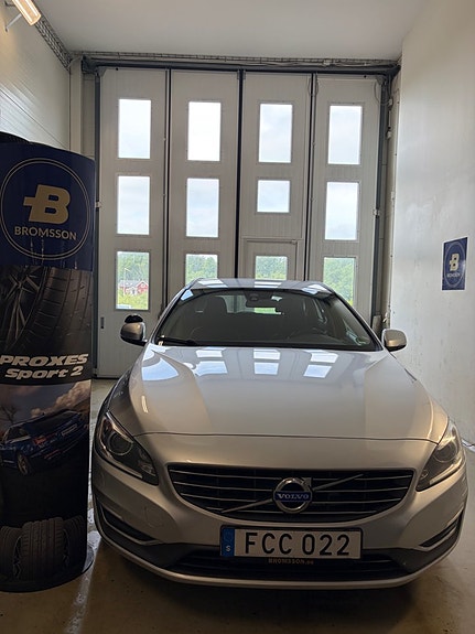 Volvo V60 3 of 5
