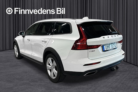 Volvo V60 Cross Country 3 of 5