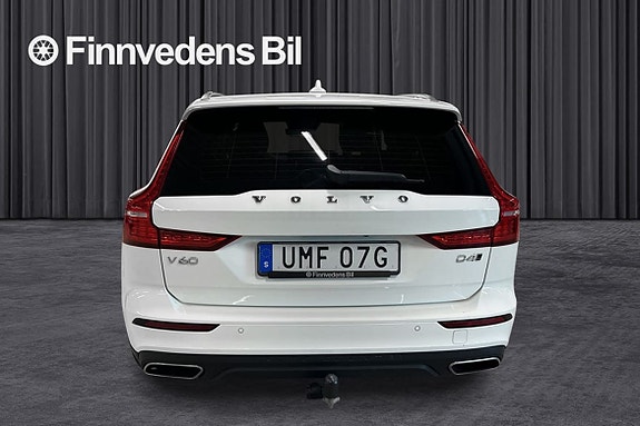 Volvo V60 Cross Country 4 of 5