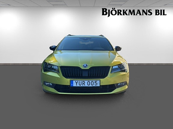 Skoda Superb 2 of 5