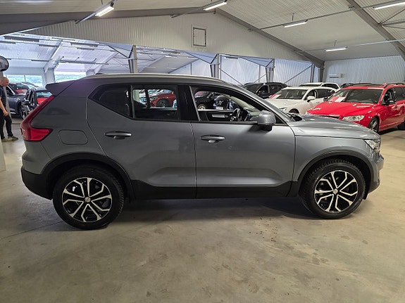 Volvo XC40 3 of 5