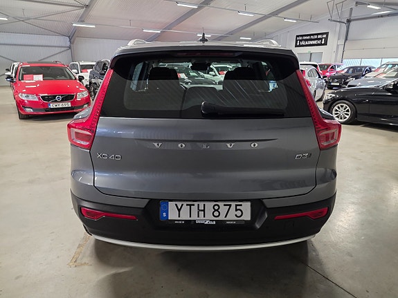 Volvo XC40 4 of 5