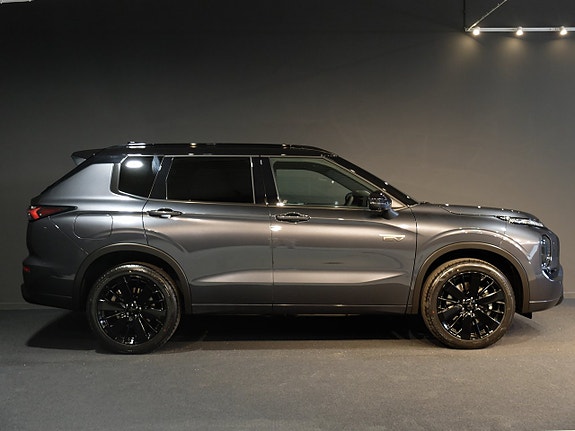 Mitsubishi Outlander 2 of 9