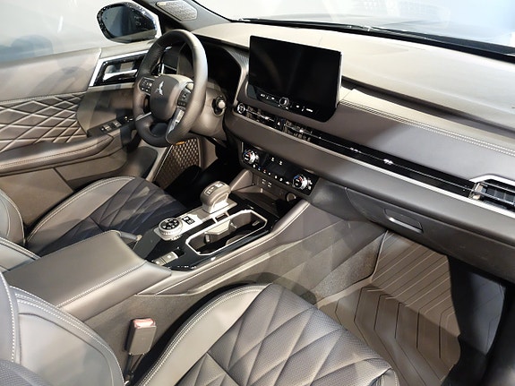 Mitsubishi Outlander 4 of 9