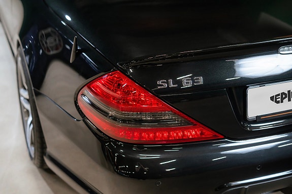 Mercedes-Benz SL63 11 of 27