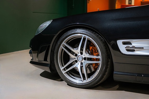 Mercedes-Benz SL63 8 of 27