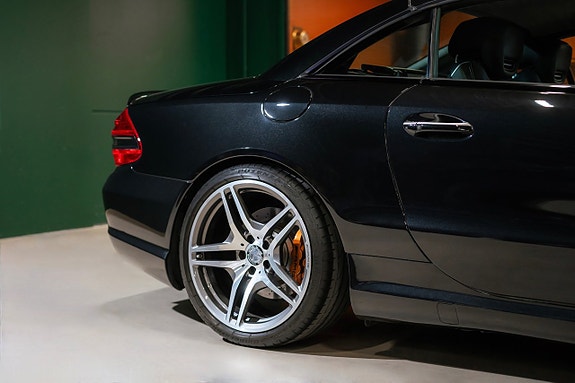 Mercedes-Benz SL63 9 of 27