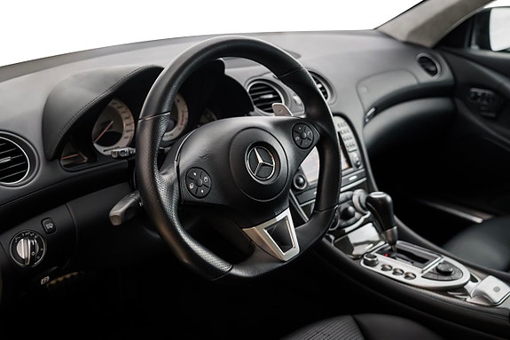 Mercedes-Benz SL63 15 of 27