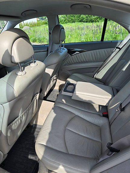 Mercedes-Benz E320 5 of 5