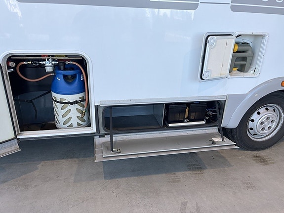 Knaus Sun Liner /ALDE/Solcell/Ugn/Taksäng/AC bodel 6 of 17