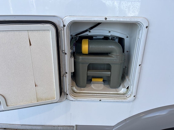 Knaus Sun Liner /ALDE/Solcell/Ugn/Taksäng/AC bodel 9 of 17