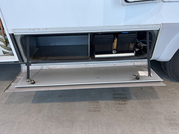 Knaus Sun Liner /ALDE/Solcell/Ugn/Taksäng/AC bodel 8 of 17
