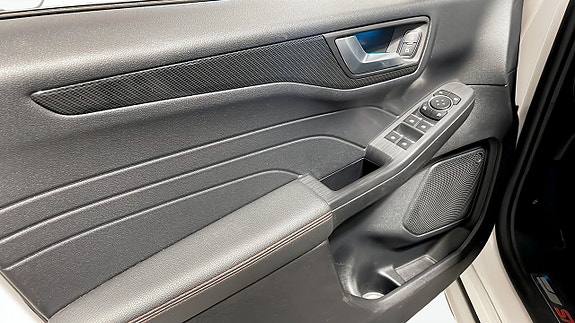 Ford Kuga 11 of 14
