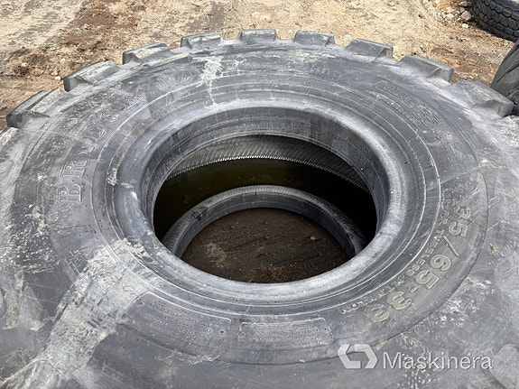 Entreprenaddäck Bridgestone 35/65-33 4 of 8