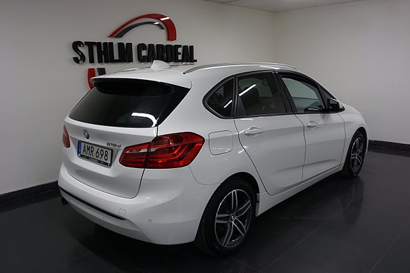 BMW 218d 4 of 5