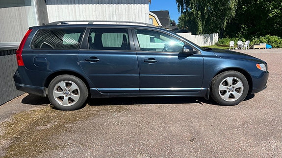Volvo V70 4 of 5