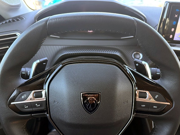 Peugeot 208 8 of 13