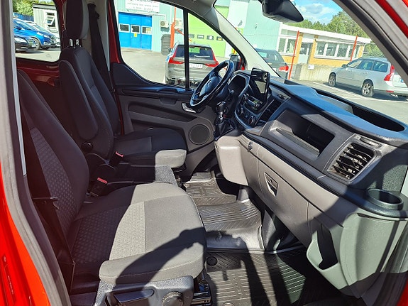 Ford Transit Custom 12 of 27