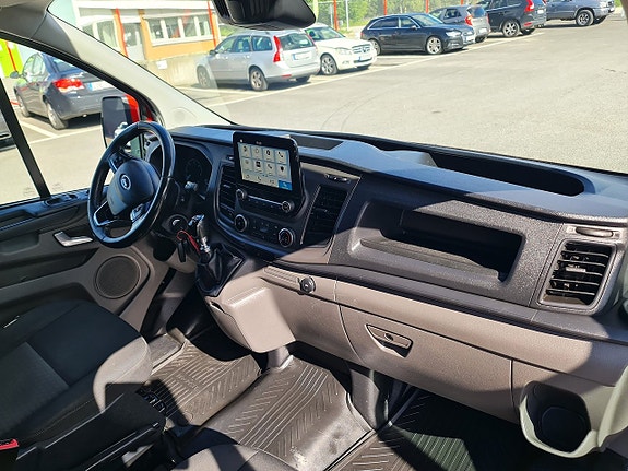 Ford Transit Custom 13 of 27