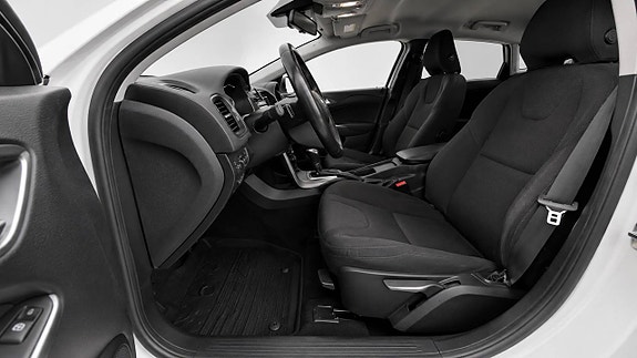 Volvo V40 11 of 14