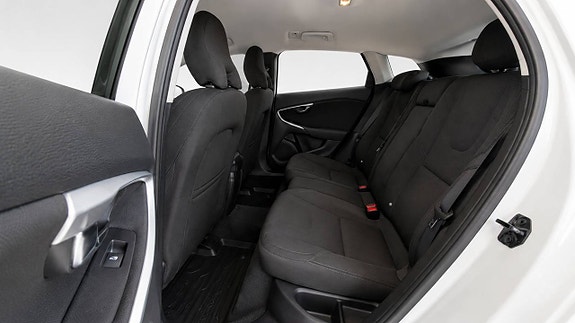 Volvo V40 10 of 14