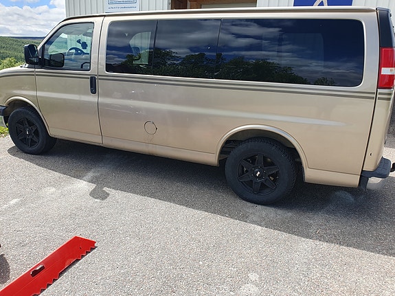 Chevrolet Express 3 of 5