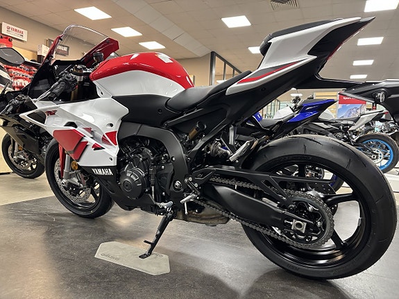 Yamaha YZF-R9 Anniversary White 6 of 7