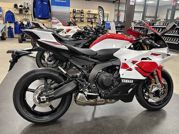 Yamaha YZF-R9 Anniversary White 2 of 7