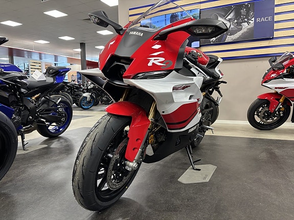 Yamaha YZF-R9 Anniversary White 7 of 7