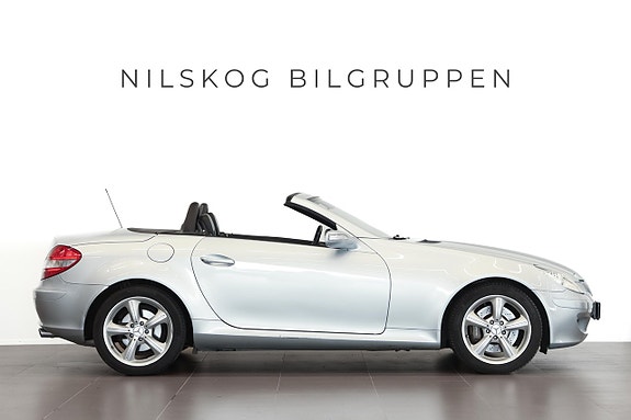 Mercedes-Benz SLK350 4 of 5