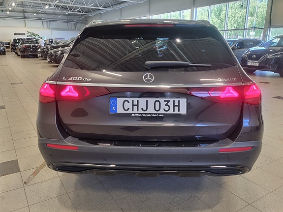 Mercedes-Benz E300 de 5 of 16