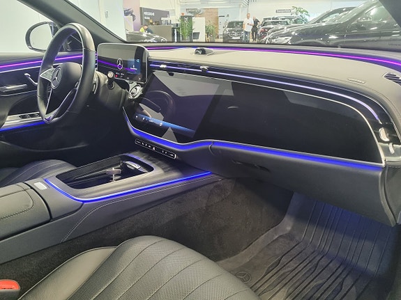 Mercedes-Benz E300 de 8 of 16