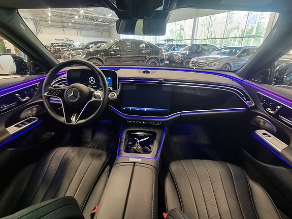 Mercedes-Benz E300 de 11 of 16