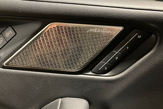 Jaguar I-PACE 18 of 25