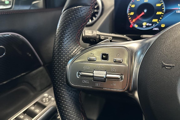 Mercedes-Benz GLA200 25 of 26