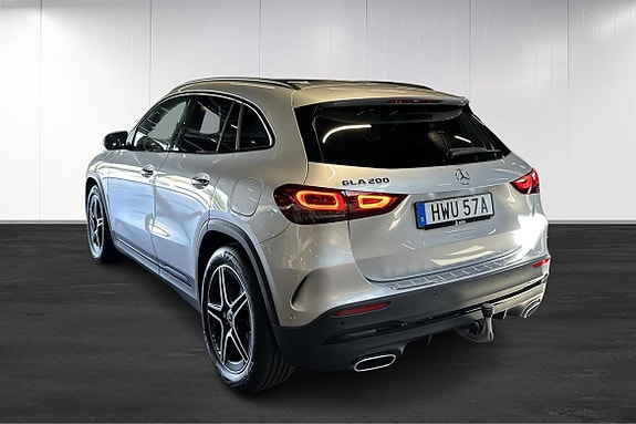 Mercedes-Benz GLA200 3 of 5