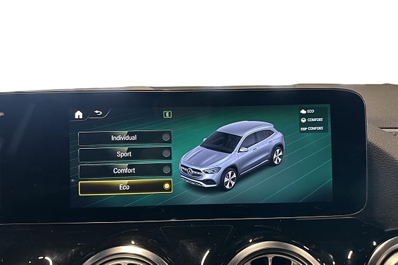 Mercedes-Benz GLA200 24 of 26