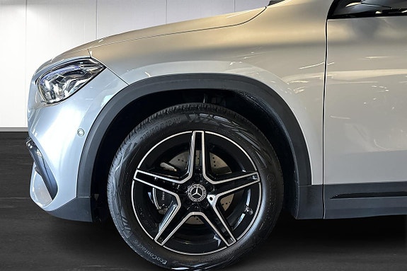 Mercedes-Benz GLA200 6 of 26