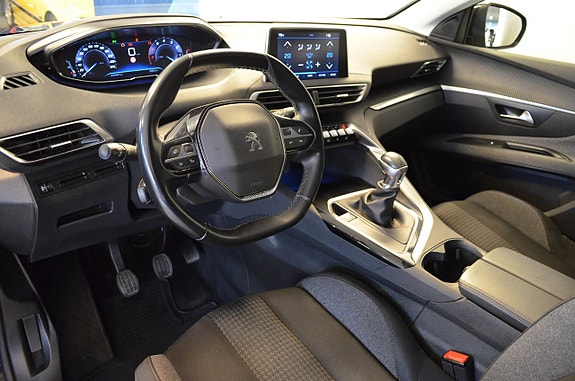 Peugeot 3008 2 of 5