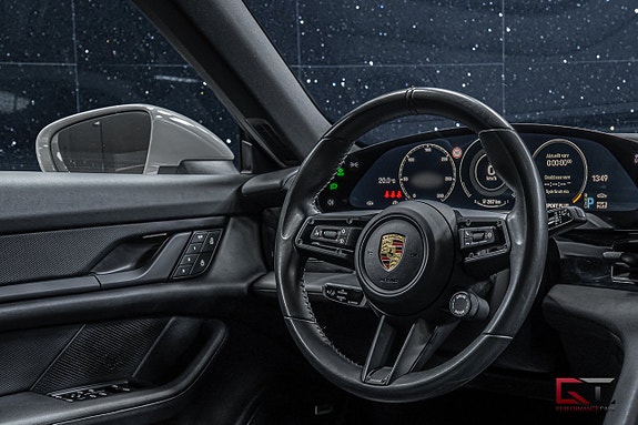 Porsche Taycan 4S 22 of 23