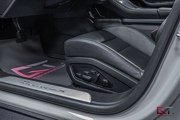 Porsche Taycan 4S 17 of 23