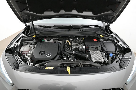 Mercedes-Benz GLA250 e 26 of 27