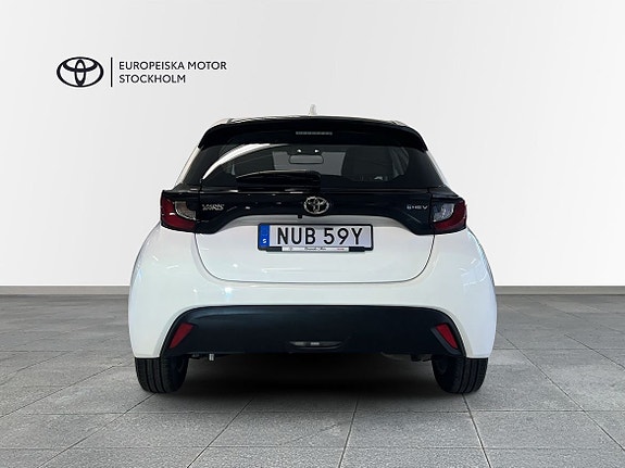 Toyota Yaris 4 of 16